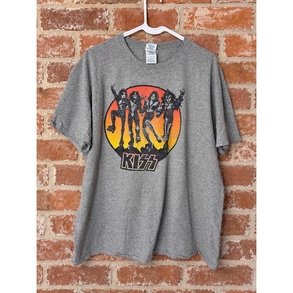 KISS Graphic T-Shirt Short Sleeve Rock Concert Tee XL Retro Grunge Merch
